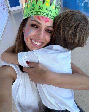 Eva González Instagram - Mamá. La que me dio vida y de la que aprendo cada día a darla 🩷