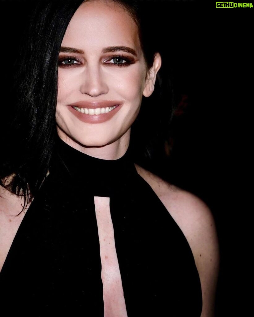 Eva Green Instagram - Peter Hawkings did such a magnificent job . High-voltage glamour and sex appeal at #TomFord ! Make Up : @harold_james Hair : @perrinerougemonthair