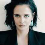Eva Green Instagram - D'autres photos... Merci à tous ceux qui ont vécu ces moments avec nous. Il n'y a pas plus bel écrin pour découvrir #LesTroisMousquetairesLesFilms @lestroismousquetaireslesfilms qu'une salle de cinéma. Allez-y dès le 5 avril.