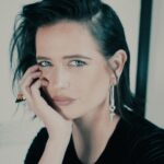 Eva Green Instagram - D'autres photos... Merci à tous ceux qui ont vécu ces moments avec nous. Il n'y a pas plus bel écrin pour découvrir #LesTroisMousquetairesLesFilms @lestroismousquetaireslesfilms qu'une salle de cinéma. Allez-y dès le 5 avril.