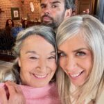 Eva Isanta Instagram - Gente bonita muy de mañanita… @la_queseavecina #temporada15 @contuberniofilms @alber_caballero @lauracaballero_ #mariomontero @primevideoes @mediasetcom