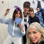 Eva Isanta Instagram - Celebrando los diez años de Idea Libre @somosidealibre . Camerino. Teatro lleno. ¡Gracias! @blazquezsandra @mariafabregass @melaniolivares El 2º libro de Sandra Blázquez: “ Vivir con miedo o sin él” #10años #aniversario #idealibre #ong #chumvi #kenia