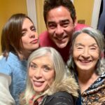 Eva Isanta Instagram - Queda inaugurada la #temporada15 en la mejor compañía @petramartinez1944 @macarenagomezofficial @pablochiapella Seguimos disfrutando @la_queseavecina @contuberniofilms @alber_caballero @lauracaballero_ @mediasetcom @primevideoes