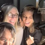 Eva Isanta Instagram - LAS QUE GRITAN se van al estudio a grabar las canciones de esta divertida comedia!! Locuras, risas y música para este espectáculo dirigido por José María del Castillo, producido por @pentacionespectaculos y @coribante y escrito por @rincon_cano y @josemariadelcastillo Música de Guillermo Fernández y un reparto de lujo formado por BEATRIZ CARVAJAL, EVA ISANTA, NORMA RUIZ y PEPA RUS. ¡Sin duda, la comedia de la temporada! • DIRECCIÓN: José María del Castillo • PRODUCTORES: Jesús Cimarro/ José María del Castillo • TEXTO ORIGINAL: Antonio Rincón-Cano/ José María del Castillo • ESCENOGRAFÍA: Monica Boromello • ILUMINACIÓN: Pilar Valdelvira • VESTUARIO: Guadalupe Valero • COMPOSICIÓN MUSICAL: Guillermo Fernández • AYTE. DIRECCIÓN: Jesús Redondo • MOVIMIENTO ESCÉNICO: Aleix Mañé • MAQUILLAJE Y PELUQUERÍA: Chema Noci • JEFE DE PRODUCCIÓN: Juan Pedro Campoy • DISTRIBUCIÓN: Rosa Sainz-Pardo/ David Ricondo • DISEÑO CARTELERÍA: María La Cartelera CORIBANTE PROUCCIONES y PENTACIÓN ESPECTÁCULOS
