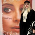 Eva Isanta Instagram - “Mientras seas tú “ es una película que conmueve y pone belleza en la crudeza. No paro de revivirla. Carme Elías y su directora y amiga @claudiapintoe no pueden ser más generosas. Nos llevan de la mano por el terrible viaje que supone la enfermedad de Alzheimer, y nos llenan de poesía y de esperanza. ¡Gracias! También es maravilloso vivir la humanidad de su maestro #juancarloscorazza. No os la podéis perder. El viernes 9 de febrero en 34 salas. Felicidades a todo su equipo @sinrodeosfilms @filmaxpresenta #mientrasseastú #película #documental #actriz #alzheimer
