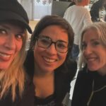 Eva Isanta Instagram - “Mientras seas tú “ es una película que conmueve y pone belleza en la crudeza. No paro de revivirla. Carme Elías y su directora y amiga @claudiapintoe no pueden ser más generosas. Nos llevan de la mano por el terrible viaje que supone la enfermedad de Alzheimer, y nos llenan de poesía y de esperanza. ¡Gracias! También es maravilloso vivir la humanidad de su maestro #juancarloscorazza. No os la podéis perder. El viernes 9 de febrero en 34 salas. Felicidades a todo su equipo @sinrodeosfilms @filmaxpresenta #mientrasseastú #película #documental #actriz #alzheimer