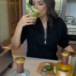 Eva Longoria Instagram - Green juice margarita, your new favorite way to get your greens in🤭🥬🥒 Salud and tag if you recreate! Recipe by @bevsbybeverly 💚