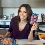 Eva Longoria Instagram - Growing up we used to have fajitas on special occasions and making them now reminds me of all those special moments! Been loving the @sietefoods fajitas seasoning. It’s just the perfect flavor and this recipe is so easy to make. Tag if you recreate! 👩🏻‍🍳