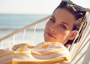 Evangeline Lilly Instagram - Self-doubt is a writer’s worst enemy, while being fundamental to their growth. ✨ #writing #selfdoubt #growth #author