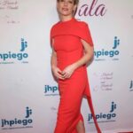 Evangeline Lilly Instagram - #red @jhpiego @slevydirect @kevinmichaelericson @bridgetbragerhair @pircillapae