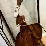 Evangeline Lilly Instagram - Visited our friends @mackandsaund at their offices in Manchester. We’ve been talking @thesquickerwonkers for years, but this was our first time to visit. What a total delight it was to see all the breathtaking, modern “puppets” they have created over their many years making extraordinary films for some of our favourite film-makers. Finally meeting Peter for the first time was wonderful! And getting into the workrooms and meeting the craftsmen and women was a highlight…we picked their brains for so long we missed our train to London for our Forbidden Planet signing! 🤪. #wellworthit #thesquickerwonkers #stopanimation #film #series #animation #puppets #marionettes #darkanddelicious #corpsebride #frankenweenie #marsattacks #fantasticmrfox