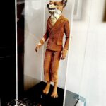 Evangeline Lilly Instagram - Visited our friends @mackandsaund at their offices in Manchester. We’ve been talking @thesquickerwonkers for years, but this was our first time to visit. What a total delight it was to see all the breathtaking, modern “puppets” they have created over their many years making extraordinary films for some of our favourite film-makers. Finally meeting Peter for the first time was wonderful! And getting into the workrooms and meeting the craftsmen and women was a highlight…we picked their brains for so long we missed our train to London for our Forbidden Planet signing! 🤪. #wellworthit #thesquickerwonkers #stopanimation #film #series #animation #puppets #marionettes #darkanddelicious #corpsebride #frankenweenie #marsattacks #fantasticmrfox