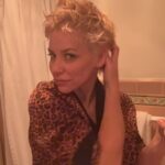 Evangeline Lilly Instagram - Olive oil scalp soak at the end of an 18 hour work day 🤤 Goodnight everybody. Tbc...tomorrow...and the next day...and the next day...and the next day...and on it goes till Feb 17th!