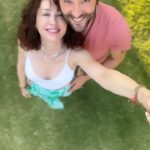 Evrim Doğan Instagram - Tanrı sevdiği kullarını uzun ve sağlıklı yaşatmak için Datça’ya gönderirmiş . Bizi de sevgili @yelizpisirici ve @tcbahadirpisirici sayesinde Datça’ya çağırdı. @bibademdatca da unutulmaz anılar yaşadık. Tüm @bibademdatca çalışanlarına ve eski dostum @asii_kosanka şefimiz @hakanozfrnc ve sevgili @iremozfirinci ya ve tabi olmazsa olmaz @onurrs35 ‘e çok teşekkür ederiz 🙏 biz yine gideriz … eğer siz de yer bulabilirseniz mutlaka gidiniz 😜