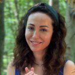 Evrim Doğan Instagram - Cildimle ilgili endişelenmiyor ve ona hakettiği özeni gösterip değer veriyorum.Bali’den gelen eşsiz güzellik Sensatia Botanicals’ı herkesin deneyimlemesi gerektiğini düşünüyorum .🍀✨ #doğayasaygılı #hayvanlarüzerindenenmez #çevredostu#yüzdeyüzdoğal