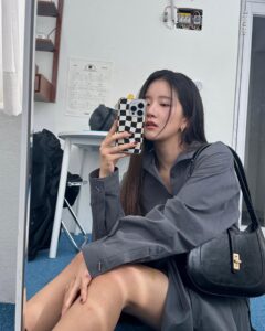 Exy Instagram - 확실하게 행복한 생일이었어요🎂🌹