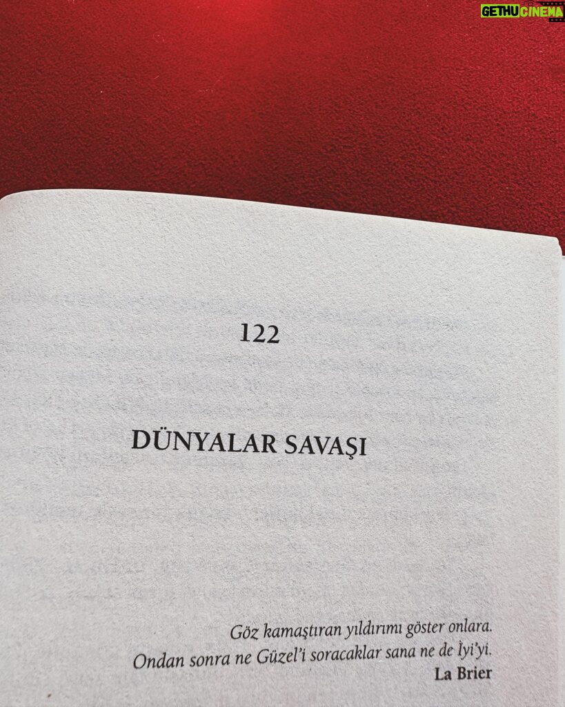 Eylül Tumbar Instagram - Göz kamaştıran yıldırımı göster onlara.