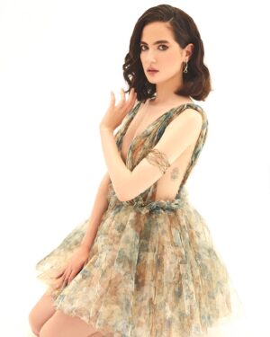 Ezgi Şenler Instagram - 🧚🏻
Gardirop Magazin 21’✨
Genel Yayın Yönetmeni: @gulay_ozdemir 
Fotoğraflar: @serhathayri
Moda Direktörü: @caglakucukdereli 
Styling: @giodevdariani
Saç ve Makyaj: @mesut.ozuzun
Prodüksiyon: @mine.gunduz
Basın: @busrabozokaytek
Sosyal M: @necdetaltunbudak 

@nutekstudio @gardiropmagazin #gardiropmagazin #ezgisenler