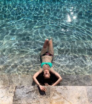 Ezgi Şenler Instagram - ♒️💙 #summer#bodrum#goodvibes