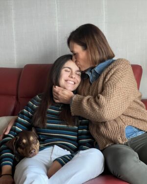 Fátima Lopes Instagram - A minha filhota celebra hoje 24 lindas primaveras. Vivo este dia com muita alegria e, ao mesmo tempo, emoção. Lembro-me de cada minuto do dia em que nasceu e invariavelmente conto à minha filha os pormenores do seu nascimento. Apesar de hoje ser uma mulher independente, continuamos as mesmas cúmplices de sempre. É tão bom poder abraçá-la e sentir que continua a ser um amor incondicional! 💓💓💓