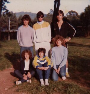 Fátima Lopes Instagram - Andava eu em arrumações e encontrei estas fotografias da minha adolescência, quando era atleta. Conseguem identificar-me? E que idade teria? 😁