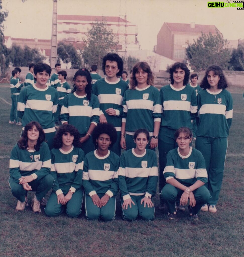 Fátima Lopes Instagram - Andava eu em arrumações e encontrei estas fotografias da minha adolescência, quando era atleta. Conseguem identificar-me? E que idade teria? 😁