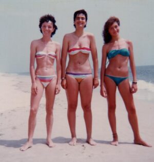Fátima Lopes Instagram - Andava eu em arrumações e encontrei estas fotografias da minha adolescência, quando era atleta. Conseguem identificar-me? E que idade teria? 😁