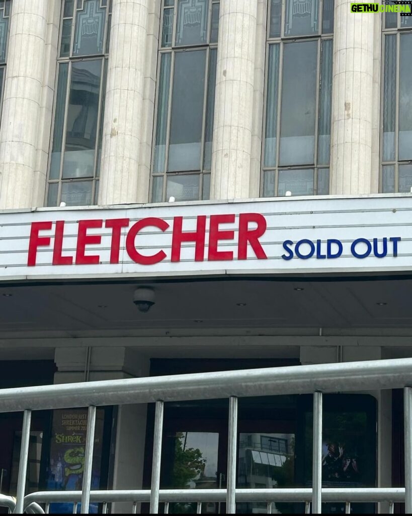 FLETCHER Instagram - tour coming to a close. ya girls in her feels.