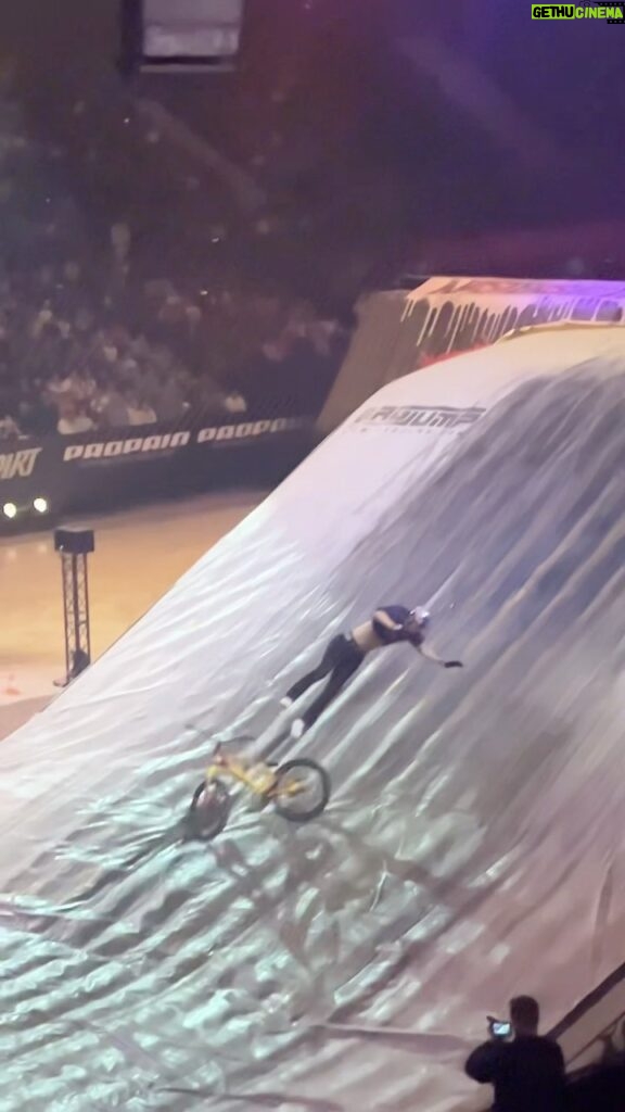 Fabio Wibmer Instagram - Had to give the double step down flip a try in the show but just didn‘t quite come around. Bruised a bit my ribs but all good 🤙 @mastersofdirt