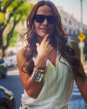 Fabiola Campomanes Instagram - Qué linda la primavera en  Buenos Aires . 💎 gracias por mis pulseras @aletaricajoyasoficial @alejandratarica 📸 @feferobledopeinador