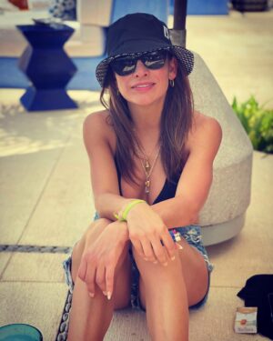Fabiola Campomanes Instagram - Apapacho………….
Entiendo que hoy más que nunca son tiempos difíciles para todos.  Es por eso que creo que es importante apapacharnos : acariciémonos con el alma. 🤍