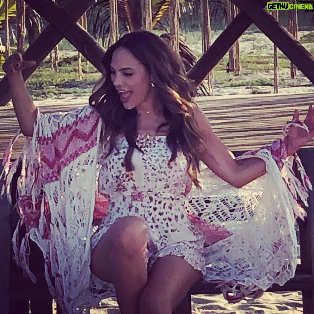 Fabiola Campomanes Instagram - La vida es mejor bailando y eso si nadie te lo quita . 😻 #tbt