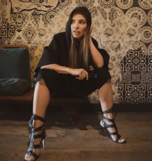 Fabiola Campomanes Instagram - I need to make eye contact with you… 📸 @_kbocanegra  amo mi @alexmedinadesign  @rulomaquillista