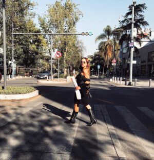 Fabiola Campomanes Instagram - Salí por el pan 🤪💋💋💋