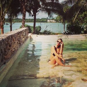 Fabiola Campomanes Instagram - #tbt 👀💋💋