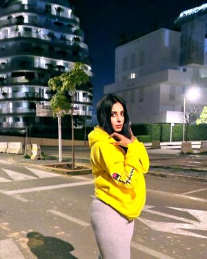 Fadwa Taleb Instagram - سنة سعيدة تولموند 😄🦋❤️🎆

و كيدايرين ؟ لاباس ؟ كي خرجت دوارتكوم ؟ 😂 

@hananezouhdi_officiel 🦋🪬