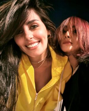 Fadwa Taleb Instagram - سنة سعيدة تولموند 😄🦋❤️🎆

و كيدايرين ؟ لاباس ؟ كي خرجت دوارتكوم ؟ 😂 

@hananezouhdi_officiel 🦋🪬