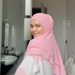 Faezah Elai Instagram - Yg dok Tanya my daily routine.. I don’t do 10 steps korean skincare routine.. cause I’m literally just too slothful.. 🥱🥱 Cleanser - Multi Cleanser @officialpurestbyfaezahelai Serum - High Performance C serum @officialpurestbyfaezahelai Sunscreen - Dr KO Eye Sunscreen - Supergoop For longer and fuller eye lash - @ilashfoodcare I need double protection for my under eyes since my dark circles agak terok.. My skin yg buat nampak ala2 glass pinggan mangkuk tu is cause of the serum,Sbb serum tu mmg bg Keşan ala2 basah kt ur skin.. . P/S : Tk payah nk makeup 2 jam buat shading tk jd2 🙄 . #skincare #skincaretips #dailyskincareroutine #faezahelai
