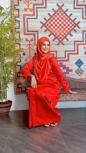 Faezah Elai Instagram - Maini Klu merah2 maini mmg suka.. Klu lembu tgk mau dia ikut maini balik rumah..🤣😂
Ampa tema apa raya tahun ni? Klu merah mau dok try baju raya drp @mawarcotton ni.. sejuk ampa oii.. yg penting elokkk..
.
#mawarcotton #bajuraya2024 #hooreyraya2024 #faezahelai