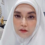 Faezah Elai Instagram - My plan was to show you my skin condition on my raya.. but this is the best I can do due to my condition covid influenza = bye2 raya.. . Better skin? Try out @officialpurestbyfaezahelai now!! With 50% off all items sempena aidilfitri.. Purchase from @shopee_my faezahelai.os or from tiktok shop!! . #skincare #homemicroneedling #veganskincare #purestbyfaezahelai #skincaretips #skincareproducts #skincarejunkie #faezahelai