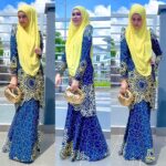 Faezah Elai Instagram - Maini nk pi kenduri sat pakai baju kurung from @mawarcotton Bulan ni ramai org nk menikah,klu ampa tk tau nk pakai baju apa,pi tgk kt @mawarcotton cun2 design depa.. yg penting harga dia sgt sesuai utk kita yg rakyat marhean ni.. Cun dak maini pakai? . #mawarcotton #ootd #ootdfaezahelai #faezahelaiootd #bajukurung #hijab #hijabi #hijabers #hijabfashion #muslimah #faezahelai #lovelovelove #feelingblesses #alhamdulillah