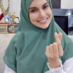 Faezah Elai Instagram - Tutorial tudung The Dealova Series from @febyfaezahelai so senang!! Beli siap dpt ngan inner sekali!! Pi beli lekaih kt shopee or tik tok @febyfaezahelai ada 5 colour and limited stock only.. @febyfaezahelai @febyfaezahelai @febyfaezahelai . #tudungfaezahelai #febyfaezahelai #febyfaezahelairaya2023 #faezahelai