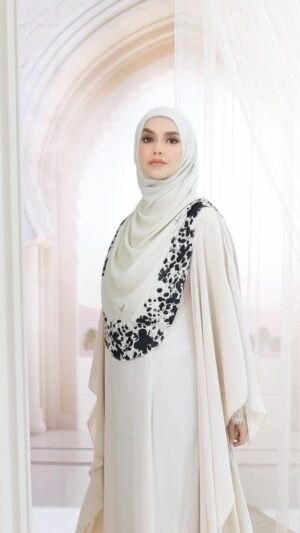Faezah Elai Instagram - Raya lg 2 hari.. saja nk habaq.. tk sabaq maini nk raya ngan @aminiehijab_hq ampa oii..
.
#rayarayaraya #taksabaqnakraya #faezahelai #lovelovelove