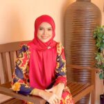 Faezah Elai Instagram - Yg dok suruh maini ckp key yelll tu.. Nendiaaa!! Sapa kata maini tk boleh ckp key yelll!! Elok dak baju maini.. lekaih lah pi beli kt @mawarcotton . #bajuraya #mawarcotton #hooreyraya2024 #faezahelai