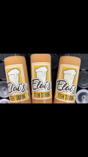 Faezah Elai Instagram - It’s ready!! @elai_tehtarikkaw botoi!! Teh tarik buih from our kedai @elaitehtarik skrg dlm botoi!! Rasa sama mcm kt kedai kami!! Teh tarik botol paling kaw dlm Malaysia!
RM 9 sajoo sebotoi.. 
Lani @elai_tehtarikkaw otw pi Ipoh stadium indera mulia utk event @starvendors so jom lekaih org2 perak mai beli teh tarik  @elai_tehtarikkaw paling sempoi yg ampa pernah rasa!! Tkdak ranjau punya!! Bukak teroih langgah!! Tk yah risau takut manis Sbb teh ni kurang manis.. lemak berkrim di sukai ramai!! 
KAMI TUNGGU AMPA KT @starvendors STADIUM INDERA MULIA IPOH PERAK 30,31 and 1hb Jan!!
.
#elaistehtarikkaw #tehtarikbotolkaw #tehtarik #elaitehtarik #elaitehtarikkaw