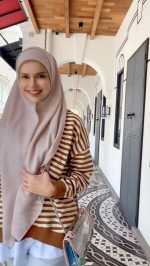 Faezah Elai Instagram - Sekali sekala maini share ngan ampa.. 😂🤣
Lama tk share ootd.. ni ootd utk yg 40an ke ataih tp nampak 20an 😜
.
#ootd #faezahelaiootd #ootdfaezahelai #myootd #faezahelai