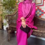 Faezah Elai Instagram - Ampa tau dak masa photoshoot ni,maini punya ngantuk lah ampa oii.. mata tk boleh nk angkat.. dok rasa kena boh lidi bwh mata.. Ok nk habaq kt ampa cantik dak collection raya @mawarcotton ada byk warna ampa..tp maini pilih pink lah.. baru nampak mcm budak lepaih SPM.. 😝 Klu photoshoot ngan @aswadbakristudio ni,mesti dia boh lagu hidustan.. mungkin Sbb maini ni mcm Deepika Padukone kot.. 🤣😂 . P/S : mcm mana lah depa pintai tudung tu.. menyesai tk tgk..Sbb masa depa dok pintai tudung,maini dok lena.. . #hooreyraya2024 #mawarcotton #raya2024 #bajuraya #faezahelai