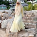 Faezah Elai Instagram - Major throwback.. I’m good at living in the moment but better at relieving this moment... Wearing tudung from @febyfaezahelai #throwback #missingtravelling #faezahelai #tudungfaezahelai #febyfaezahelai #feelingblessed #lovelovelove