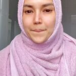 Faezah Elai Instagram - This video was recorded this morning after I woke up..😂🤣 Mata kecik sebelah! Depa kata ‘cantik ampa tk makeup..’ nendiaaaaaa muka seropa tepung talam kena tumbuk bila bangun pagi 😂🤣 ŞAja nk bg ampa tgk kulit kami tk flawless ampa oii.. live kt tiktok tk clear walau tk pakai filter.. yg ni HD clear punya!! Notice my scars?? Yup still there tp dh lighten up.. Home Microneedling treatment with @officialpurestbyfaezahelai for almost 10 years now.. GO GRAB URS NOW!! Shopee : faezahelai.os Tik Tok : PurestbyFE 50% off all items . P/S : nampak taik mata dak? #cantiktaktudungkami #homemicroneedlingkit #purestbyfaezahelai #dermaroller #mircroneedling #deepacars #acnescars #acnescarsremoval #faezahelai #lovelovelove