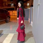 Faezah Elai Instagram - Cerita open house last week.. Tq @alianajihah jemput kami.. @fawzanliza for having us..wonderful evening with delicious food!! . Tudung Dealova Series by @febyfaezahelai Baju kurung tahun 2018 ka 17 ka.. tk ingat.. from @azuredzua . #openhouse #rayaootd #ootdfaezahelai #faezahelaiootd #tudungfaezahelai #hijab #hijabi #hijabers #feelingblessed #alhamdulillah #lovelovelovelove